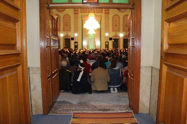 Kadir Gecesi’nde Camiler Doldu Taştı 1