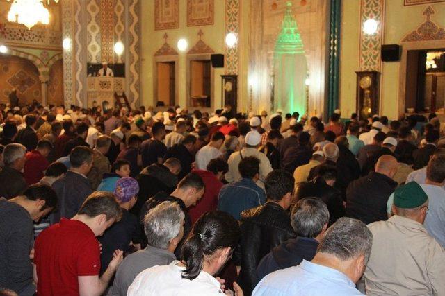 Kadir Gecesi’nde Camiler Doldu Taştı 2