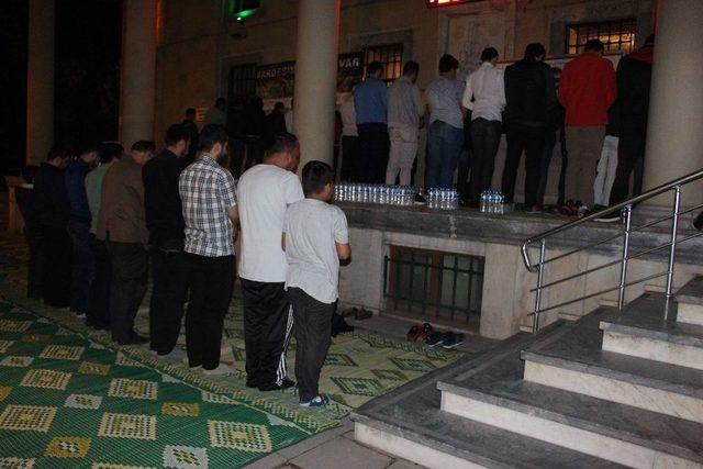 Kadir Gecesi’nde Camiler Doldu Taştı 3