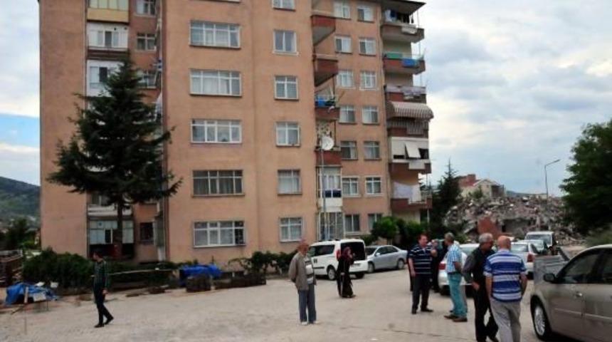 Tokat'ta 7 Katlı Apartmanın Sakinleri Binalarının Yıkılmasını Istedi