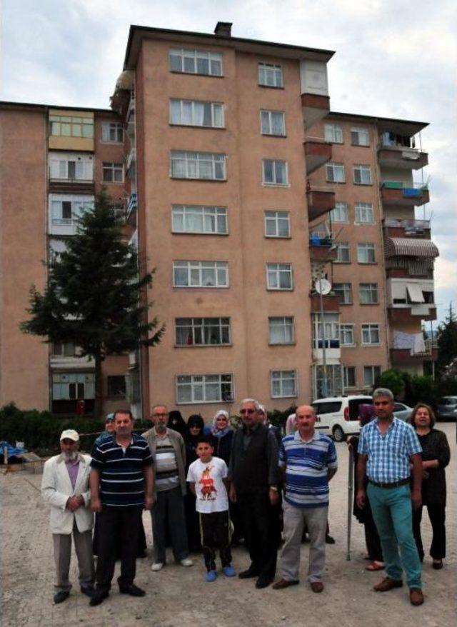 Tokat'ta 7 Katlı Apartmanın Sakinleri Binalarının Yıkılmasını Istedi