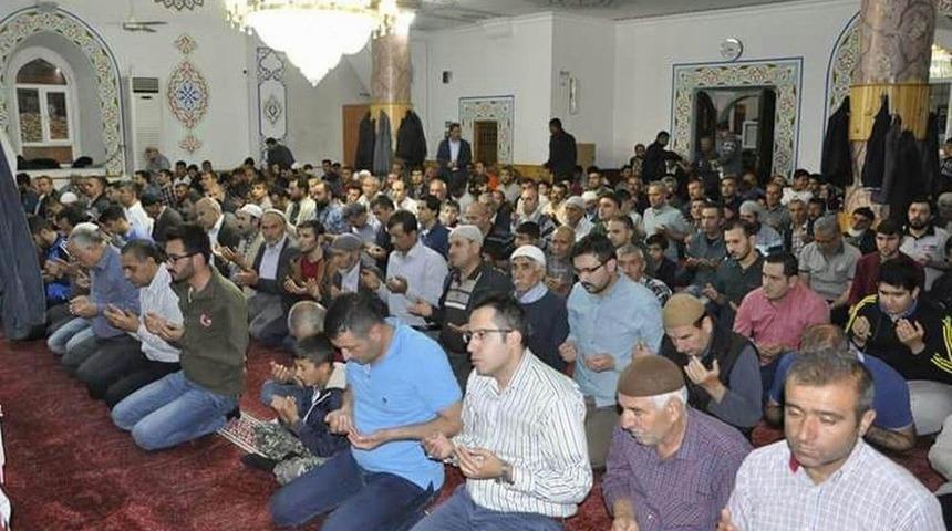 G&uuml;r&uuml;n&rsquo;de Kadir Gecesi Coşkusu