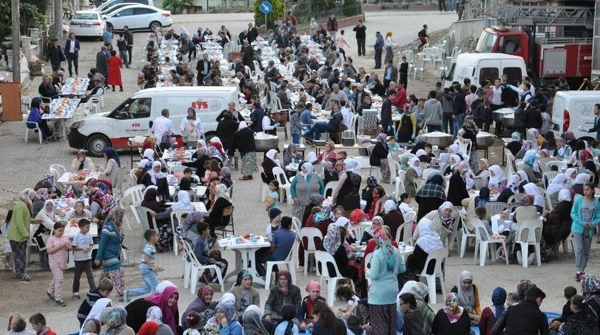 Kayyum Belediye Başkanı, Simav Kaymakamı T&uuml;rker &Ccedil;ağatay Halim, Kuşulularla İftarda Buluştu