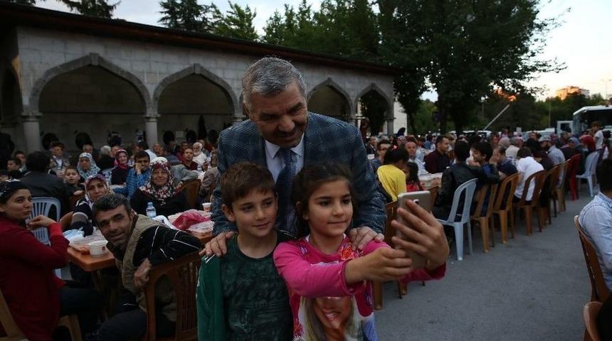 Başkan &Ccedil;elik İftarını 5 Bin Kişiyle Birlikte A&ccedil;tı