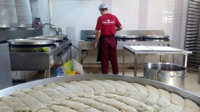Bayram &Ouml;ncesi Tatlıcılar Talebe Yetişemiyor 1