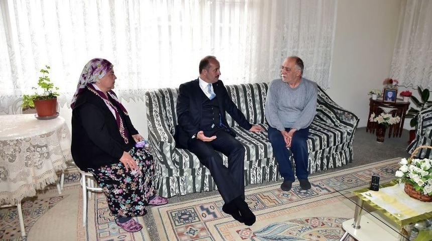 Başkan Akg&uuml;l&rsquo;den Hasta Vatandaşa Moral Ziyareti