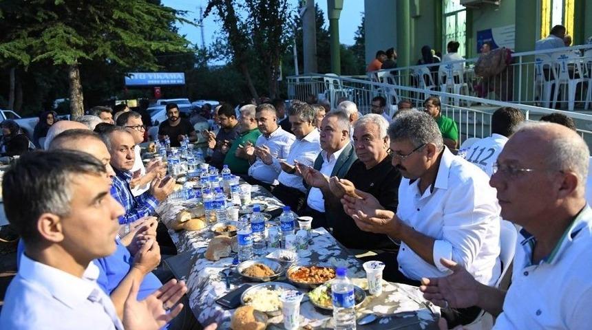 Başkan B&ouml;cek, Bahtılı Mahallesi&rsquo;nde İftar Yaptı