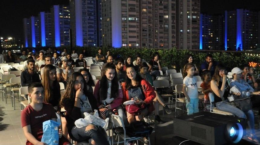 İzmirli İ&ccedil;in A&ccedil;ık Hava Sineması Keyfi Başladı