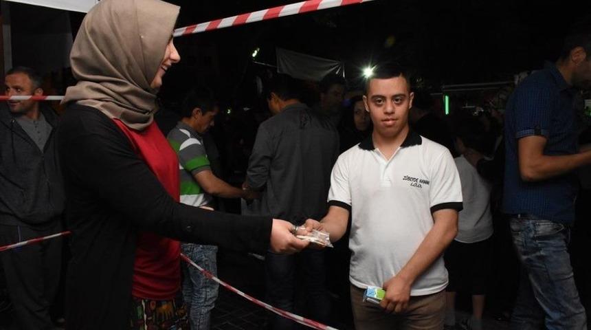 D&uuml;zce&rsquo;de 106 Camide Namaz Duaları Kitap&ccedil;ığı Dağıtıldı