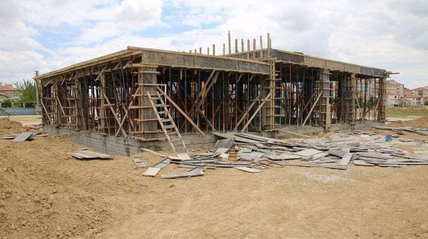 Karaman Belediyesi, Larende Mahallesine Hanımlar Spor Ve K&uuml;lt&uuml;r Merkezi Yapıyor