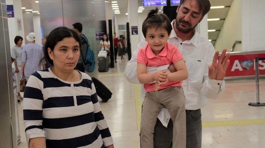 Antalyalı &Ouml;zge Yeni Protez İ&ccedil;in İstanbul&rsquo;da