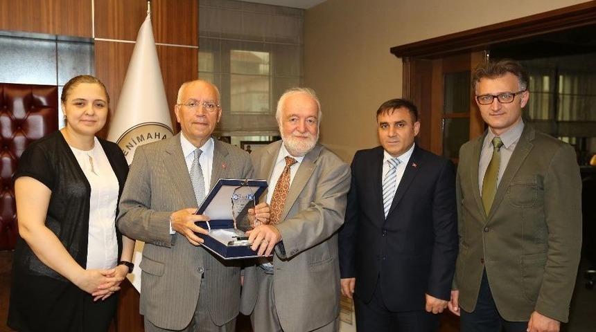 Gazi &Uuml;niversitesi Tıp Fak&uuml;ltesi&rsquo;nden Başkan Yaşar&rsquo;a Teşekk&uuml;r Plaketi