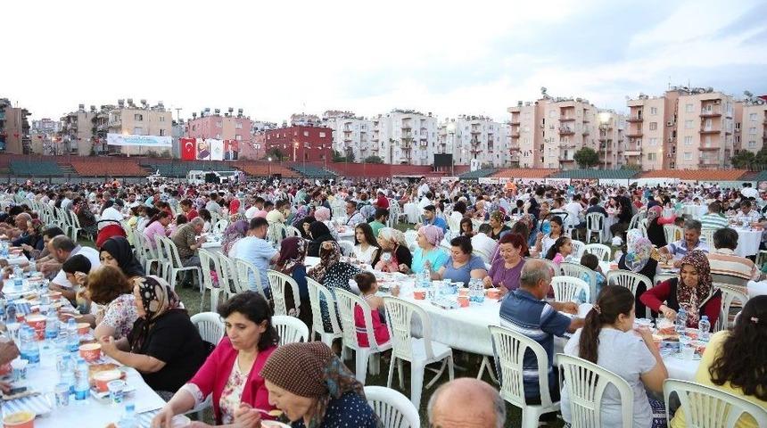 Toroslar&rsquo;da Vatandaşlar İftarda Buluştu