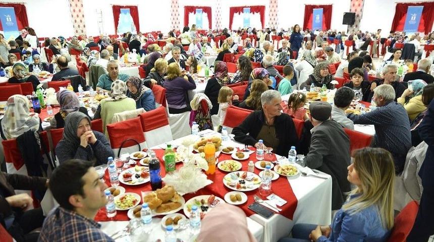 Başkan Ata&ccedil;, Şehit Ve Gazi Aileleri İle İftarda Buluştu