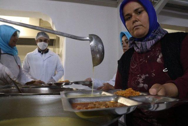 Bu K&ouml;yde Evlerde İftar Sofrası Kurulmuyor 1