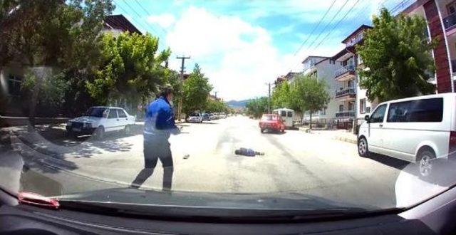 Otomobilin &Ccedil;ocuğa &Ccedil;arpma Anı Kamerada 1