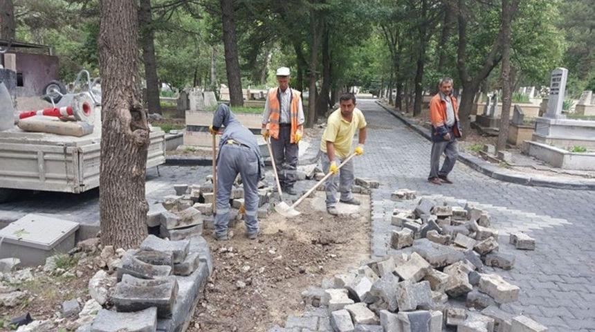 B&uuml;y&uuml;kşehirden Mezarlıklarda Bayram Temizliği