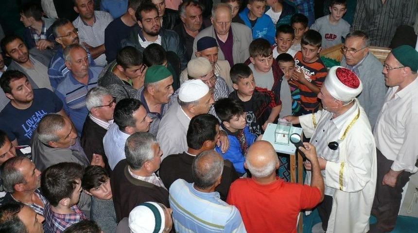 Kadir Gecesinde Sakal-ı Şerif Coşkusu