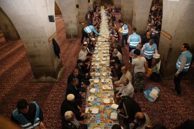 Başkan B&uuml;y&uuml;kkılı&ccedil; Sarımsaklı Ve Hunat Mahallelerinde 2