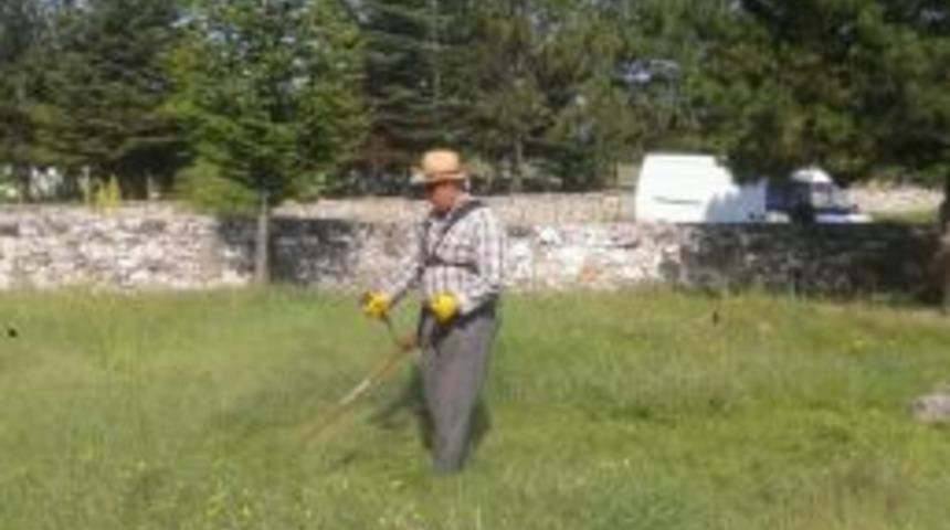 &Ccedil;avdarhisar Mezarlığında Temizlik &Ccedil;alışmaları