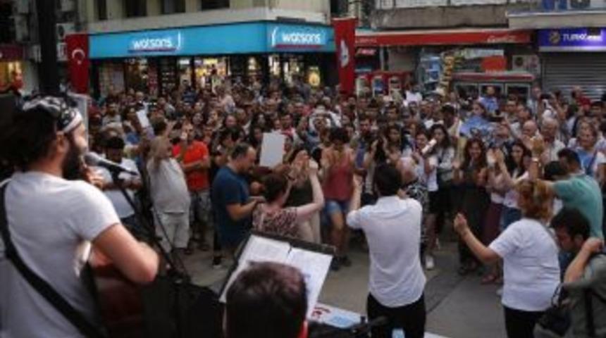 Kazım Koyuncu Konak&rsquo;ta Şarkılarıyla Anıldı