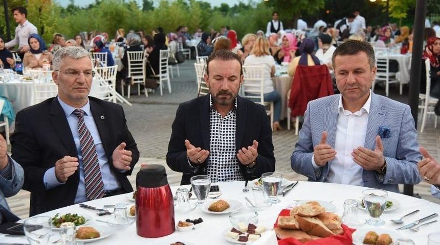 Başkan Doğan, Ak Parti Teşkilatını İftarda Ağırladı