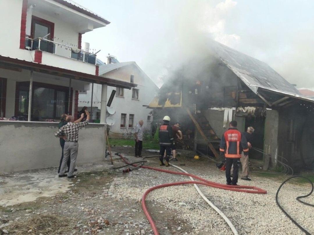 Samanlıkta &Ccedil;ıkan Yangın Korkuttu