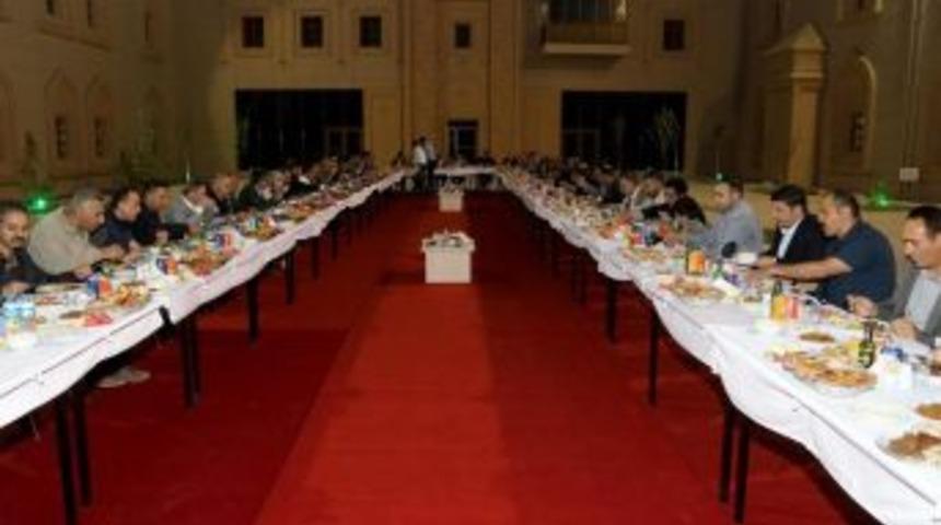 Ai&ccedil;&uuml;&rsquo;de İftar Yemeği