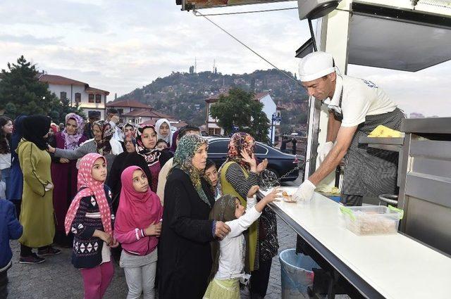 B&uuml;y&uuml;kşehir Belediyesi Kadir Gecesi&rsquo;nde Lokma Dağıttı 1