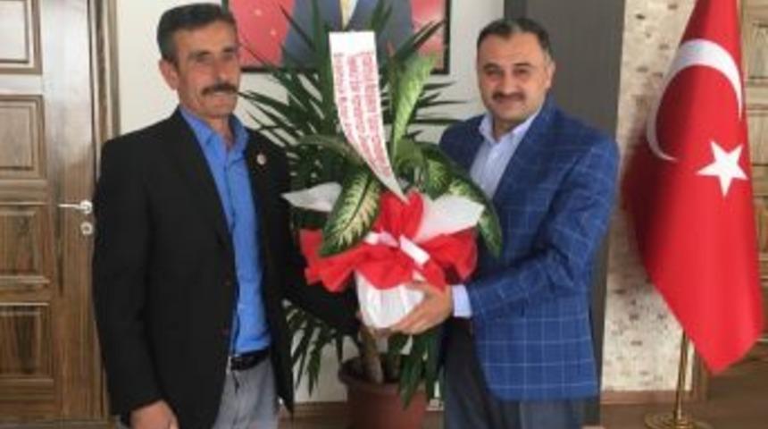 Sindelh&ouml;y&uuml;k Mahalle Muhtarından Başkan Cabbar&rsquo;a Teşekk&uuml;r Ziyareti