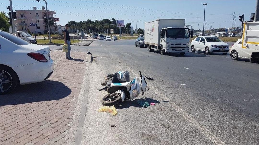 Otomobil Motosiklete &Ccedil;arptı: 1 Yaralı