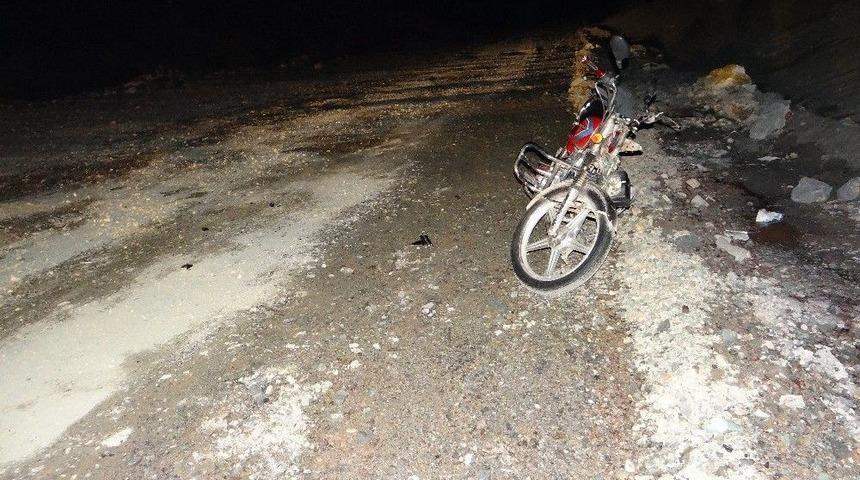 G&ouml;lpazarı&rsquo;nda Motosiklet Kazası; 2 Yaralı