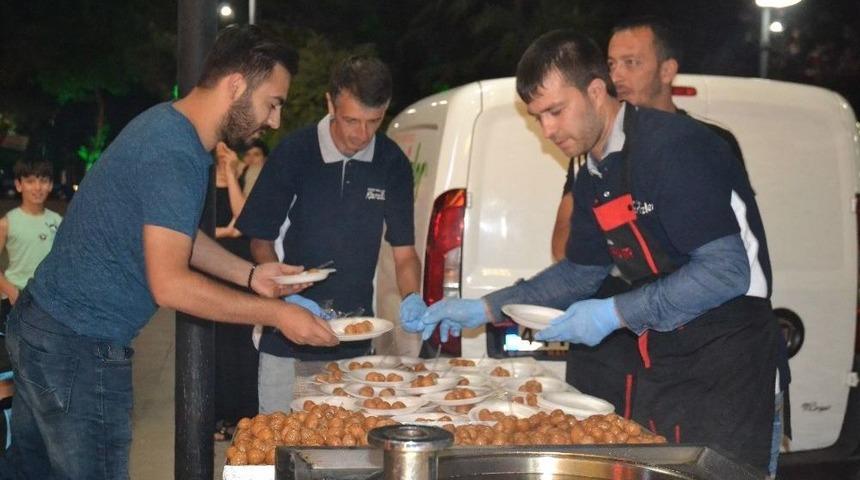 Malatya Park&rsquo;tan Lokma Dağıtımı