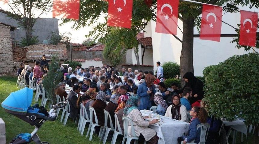 Akşam T&uuml;rk Ocağı&rsquo;nda İftar, Gece Polislerle Sahur