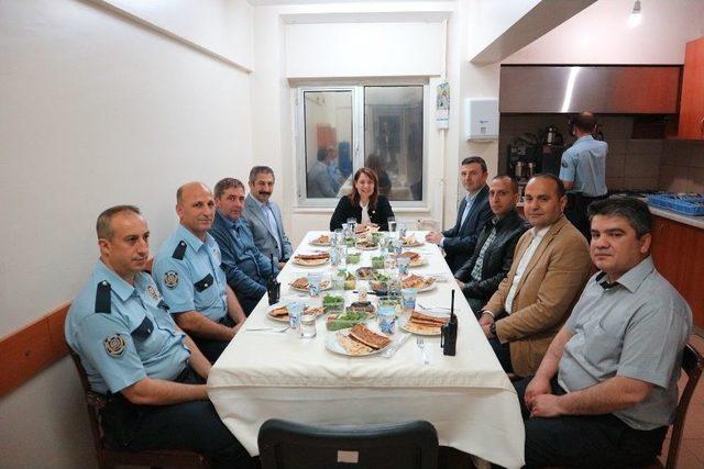 Akşam Türk Ocağı’nda İftar, Gece Polislerle Sahur