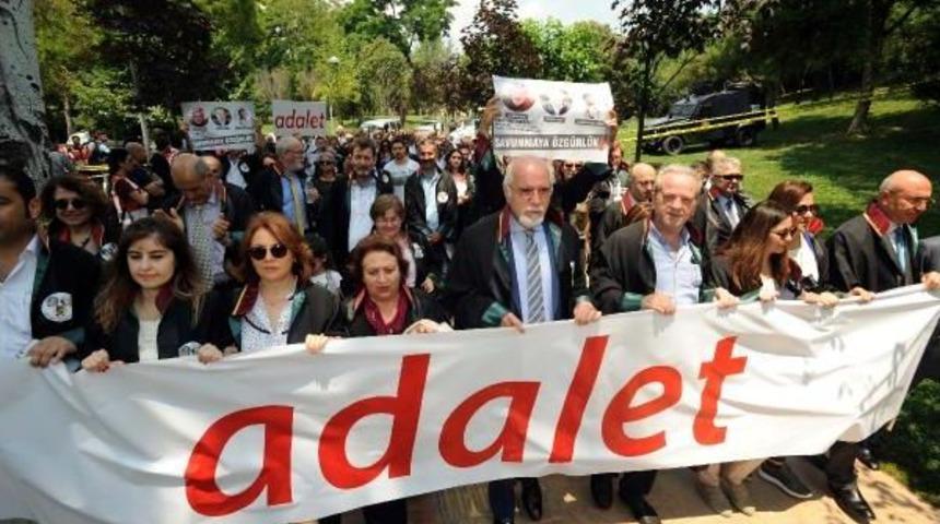 Avukatlardan Adalet N&ouml;betine Destek Y&uuml;r&uuml;y&uuml;ş&uuml;