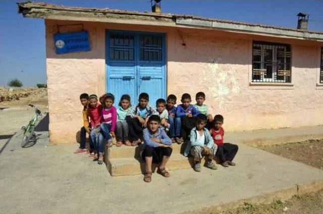 Pkk'nın Şehit Ettiği Öğretmenin Okulunda Yas