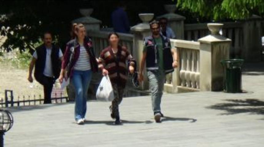 İki &Ccedil;ocuk Annesi Uyuşturucu Satarken Su&ccedil;&uuml;st&uuml; Yakalandı