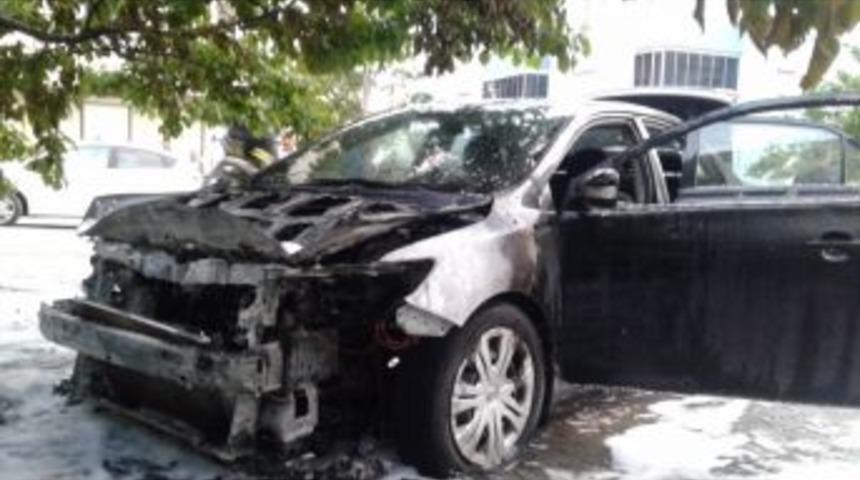 Park Halindeki Otomobil Yandı