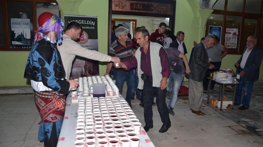 Kadir Gecesi&rsquo;nde Vatandaşlara Osmanlı Şerbeti İkramı Yapıldı