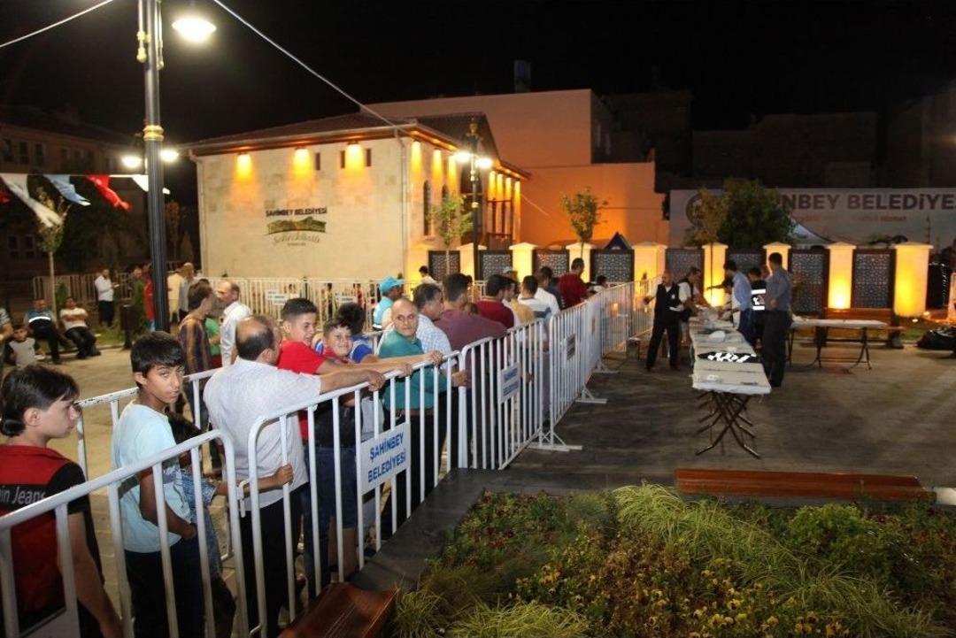 Vatandalar Kadir Gecesinde Şıh Meydanını Doldurdu