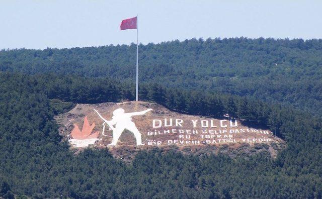 ’dur Yolcu’ Simgesindeki Türk Bayrağı 13 Metre Daha Yükseltildi