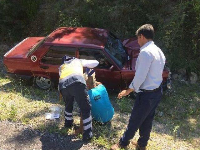 Otomobille Motosiklet Çarpıştı: 3 Yaralı