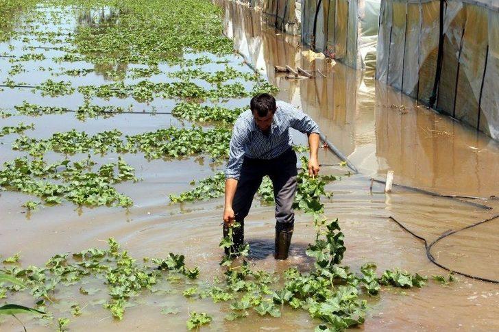 Sağanak Yağış Tarım Arazilerini Vurdu G5