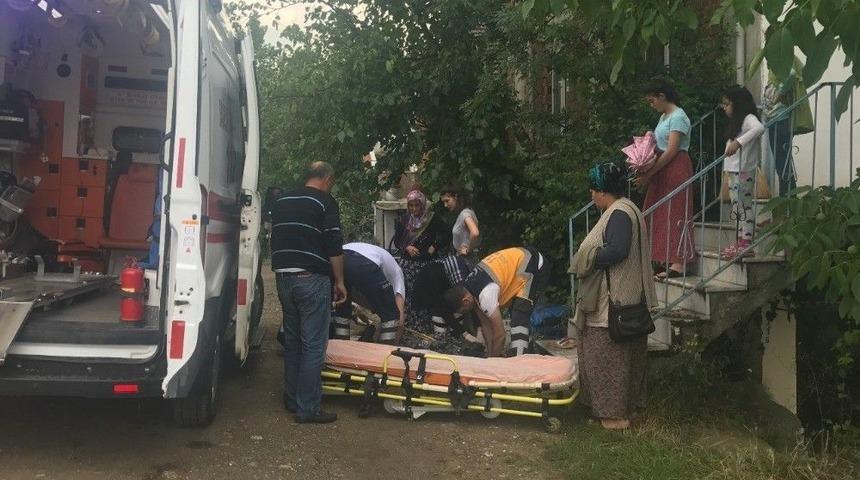 Merdivenlerden D&uuml;şen Kadın Yaralandı