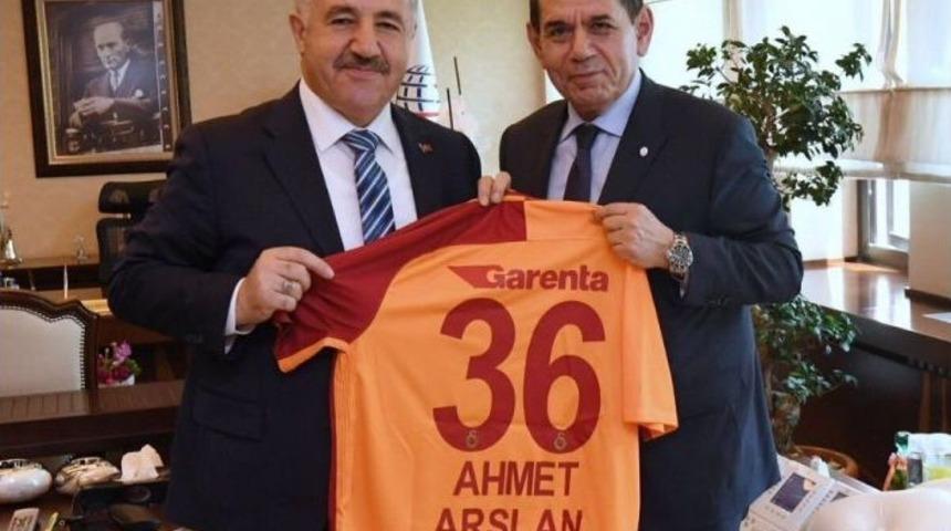 Bakan Arslan, Galatasaray Spor Kul&uuml;b&uuml; Başkanı &Ouml;zbek&rsquo;i Makamında Ağırladı