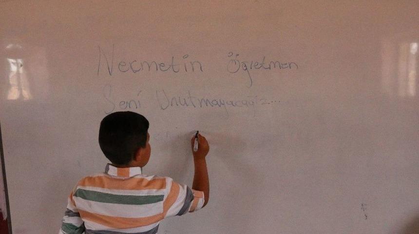 Şehit Olduğu İddia Edilen &Ouml;ğretmenin G&ouml;rev Yaptığı K&ouml;ydeki Vatandaşlar &Uuml;z&uuml;nt&uuml;l&uuml;