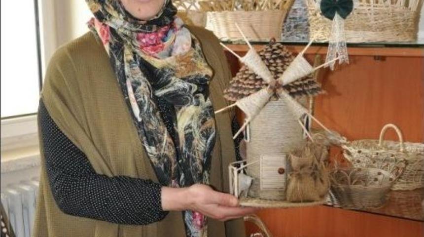 Atık Malzemelerle S&uuml;s Eşyası Yapıyorlar