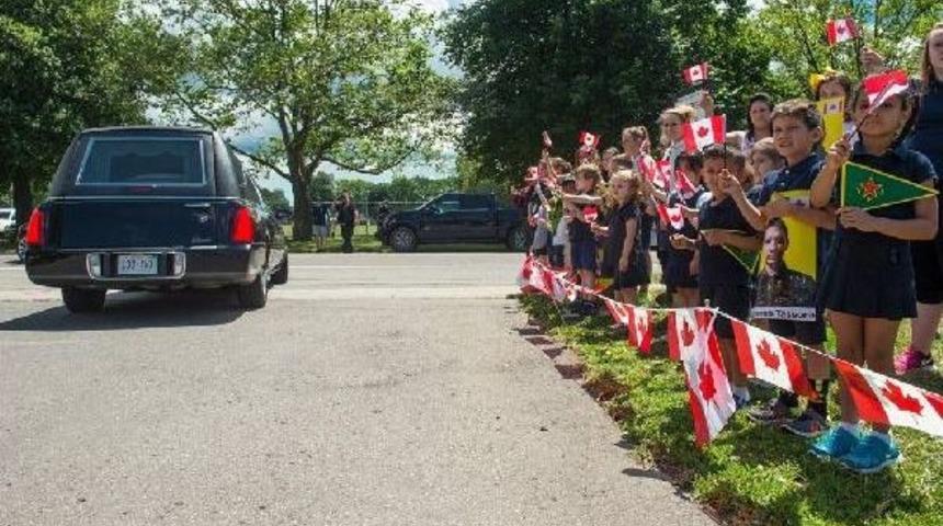 Kanadalı Ypg'li, &Ouml;ld&uuml;kten 6 Ay Sonra Kanada'da Toprağa Verildi