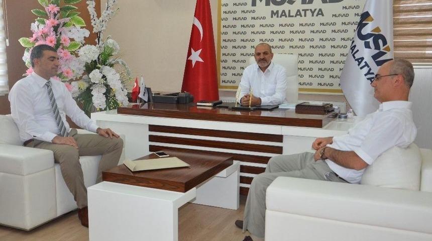 M&uuml;siad Şube Başkanı Kalan&rsquo;a Teşekk&uuml;r Plaketi